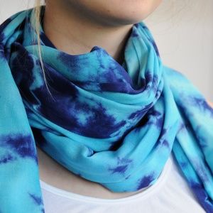 EARTH DIVAS, Bamboo Tie Dye Large Cloth, Turquoise and Purple, Wrap